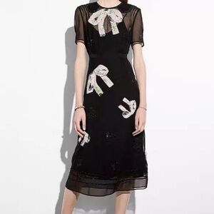 🎀 Flowy Coach dress in black with bows and sequins